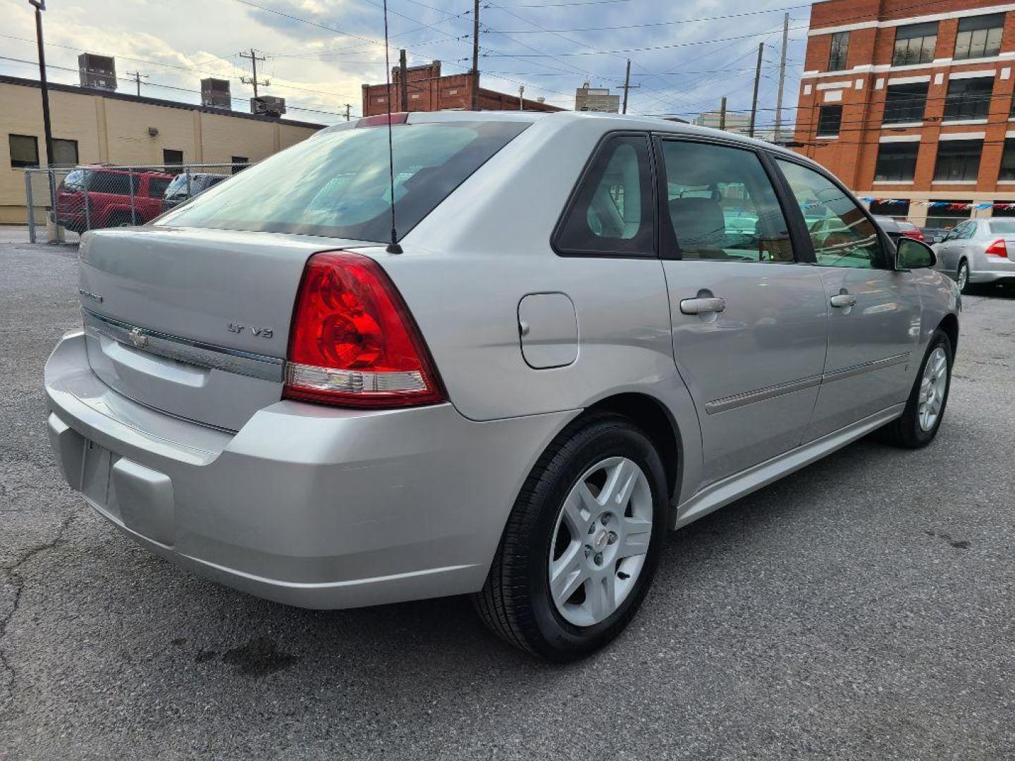 2006 SILVER CHEVROLET MALIBU MAXX LT (1G1ZT61836F) with an 3.5L engine, Automatic transmission, located at 117 North Cameron Street, Harrisburg, PA, 17101, (717) 963-8962, 40.266762, -76.875259 - WE FINANCE!!! Good Credit/ Bad Credit/ No Credit - ALL Trade-Ins Welcomed!!! ***Guaranteed Credit Approval*** APPLY ONLINE or CALL us TODAY ;) Internet Prices and Marketplace Prices are SPECIAL discounted ***CASH DEALS*** Retail Prices are higher. Please call us to discuss your cash and finan - Photo#3