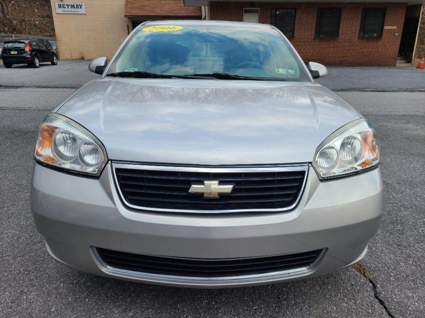 2006 SILVER CHEVROLET MALIBU MAXX LT (1G1ZT61836F) with an 3.5L engine, Automatic transmission, located at 117 North Cameron Street, Harrisburg, PA, 17101, (717) 963-8962, 40.266762, -76.875259 - WE FINANCE!!! Good Credit/ Bad Credit/ No Credit - ALL Trade-Ins Welcomed!!! ***Guaranteed Credit Approval*** APPLY ONLINE or CALL us TODAY ;) Internet Prices and Marketplace Prices are SPECIAL discounted ***CASH DEALS*** Retail Prices are higher. Please call us to discuss your cash and finan - Photo#6