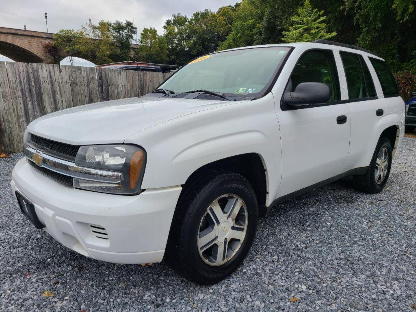 2006 WHITE CHEVROLET TRAILBLAZER LS (1GNDT13S162) with an 4.2L engine, Automatic transmission, located at 117 North Cameron Street, Harrisburg, PA, 17101, (717) 963-8962, 40.266762, -76.875259 - WE FINANCE!!! Good Credit/ Bad Credit/ No Credit - ALL Trade-Ins Welcomed!!! ***Guaranteed Credit Approval*** APPLY ONLINE or CALL us TODAY ;) Please call us to discuss your cash and financing options. - Photo#0