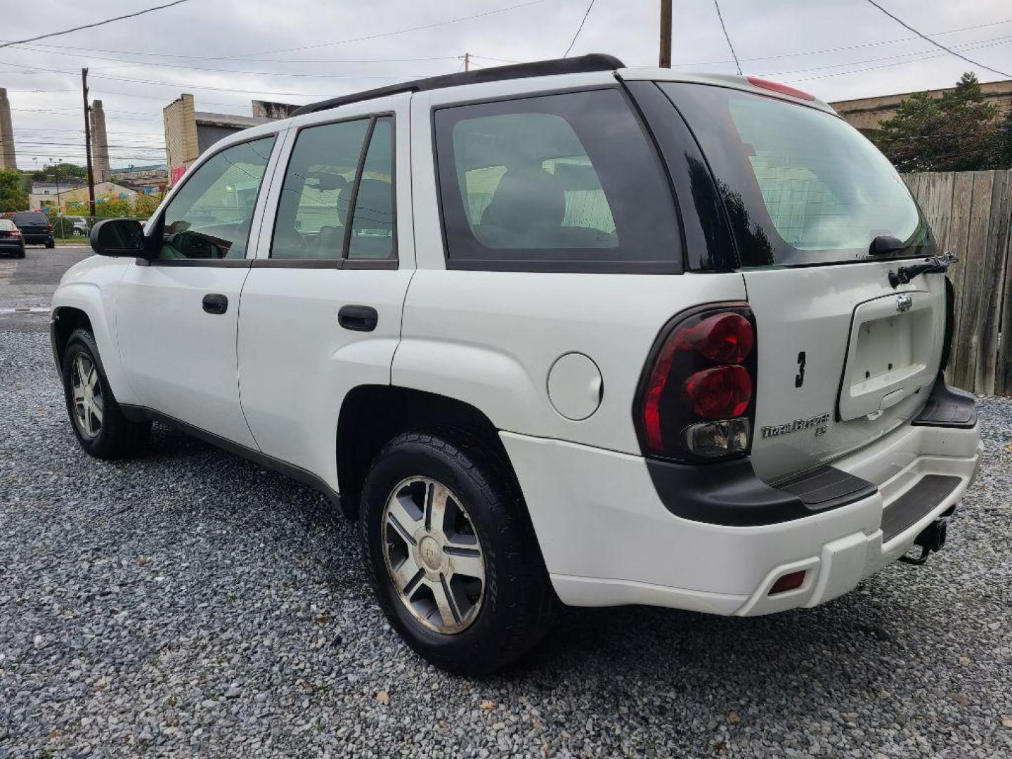 2006 WHITE CHEVROLET TRAILBLAZER LS (1GNDT13S162) with an 4.2L engine, Automatic transmission, located at 117 North Cameron Street, Harrisburg, PA, 17101, (717) 963-8962, 40.266762, -76.875259 - WE FINANCE!!! Good Credit/ Bad Credit/ No Credit - ALL Trade-Ins Welcomed!!! ***Guaranteed Credit Approval*** APPLY ONLINE or CALL us TODAY ;) Please call us to discuss your cash and financing options. - Photo#2