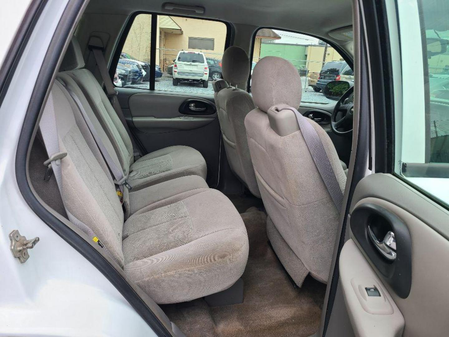 2006 WHITE CHEVROLET TRAILBLAZER LS (1GNDT13S162) with an 4.2L engine, Automatic transmission, located at 117 North Cameron Street, Harrisburg, PA, 17101, (717) 963-8962, 40.266762, -76.875259 - WE FINANCE!!! Good Credit/ Bad Credit/ No Credit - ALL Trade-Ins Welcomed!!! ***Guaranteed Credit Approval*** APPLY ONLINE or CALL us TODAY ;) Please call us to discuss your cash and financing options. - Photo#10