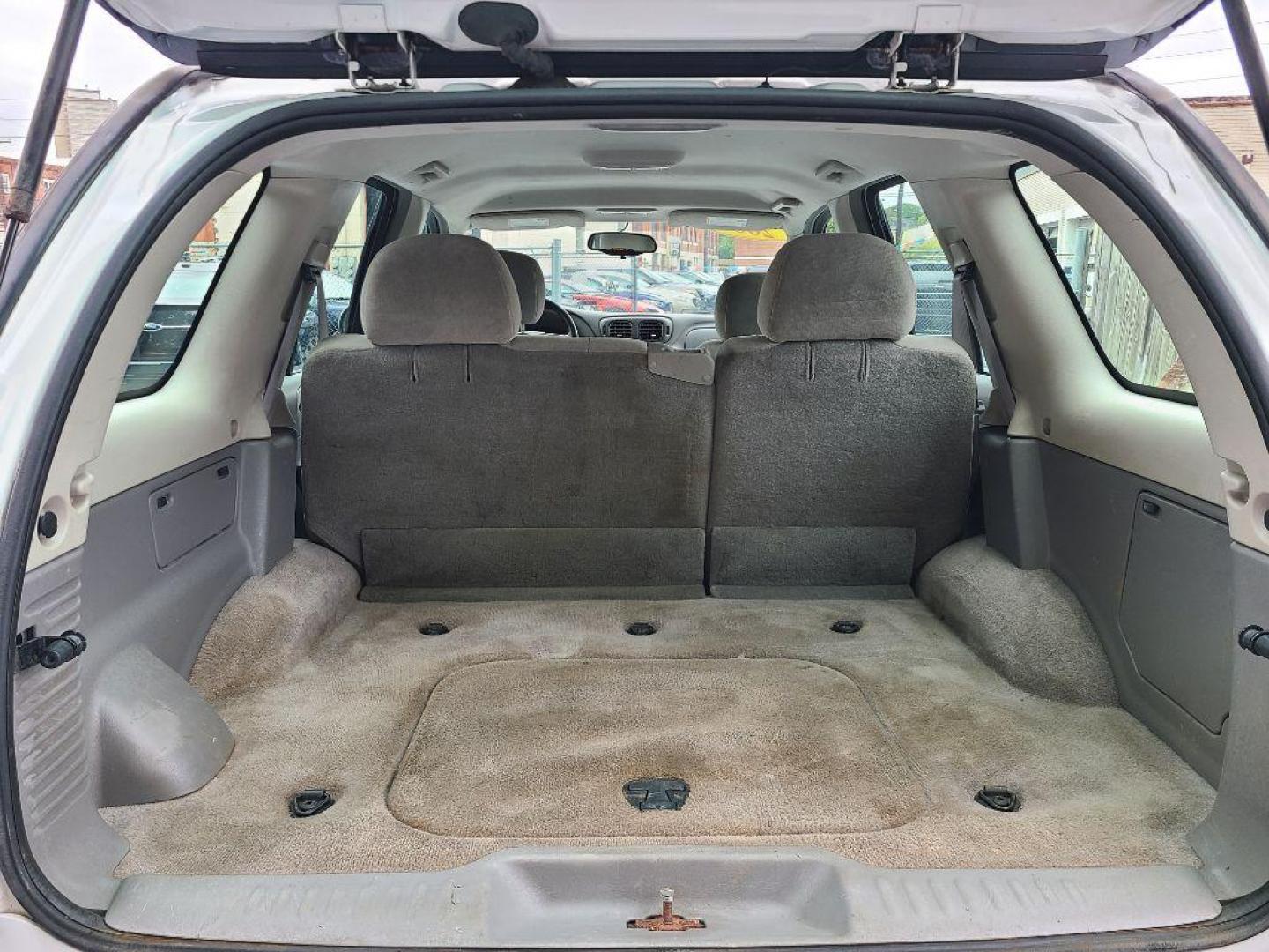 2006 WHITE CHEVROLET TRAILBLAZER LS (1GNDT13S162) with an 4.2L engine, Automatic transmission, located at 117 North Cameron Street, Harrisburg, PA, 17101, (717) 963-8962, 40.266762, -76.875259 - WE FINANCE!!! Good Credit/ Bad Credit/ No Credit - ALL Trade-Ins Welcomed!!! ***Guaranteed Credit Approval*** APPLY ONLINE or CALL us TODAY ;) Please call us to discuss your cash and financing options. - Photo#11