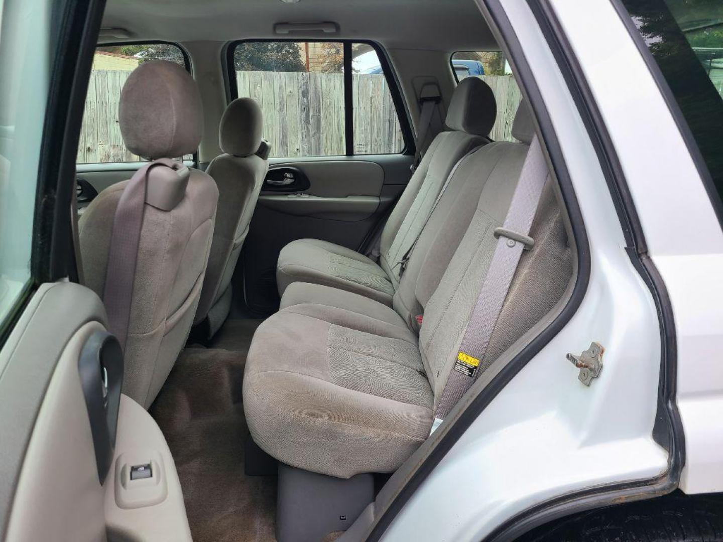 2006 WHITE CHEVROLET TRAILBLAZER LS (1GNDT13S162) with an 4.2L engine, Automatic transmission, located at 117 North Cameron Street, Harrisburg, PA, 17101, (717) 963-8962, 40.266762, -76.875259 - WE FINANCE!!! Good Credit/ Bad Credit/ No Credit - ALL Trade-Ins Welcomed!!! ***Guaranteed Credit Approval*** APPLY ONLINE or CALL us TODAY ;) Please call us to discuss your cash and financing options. - Photo#12