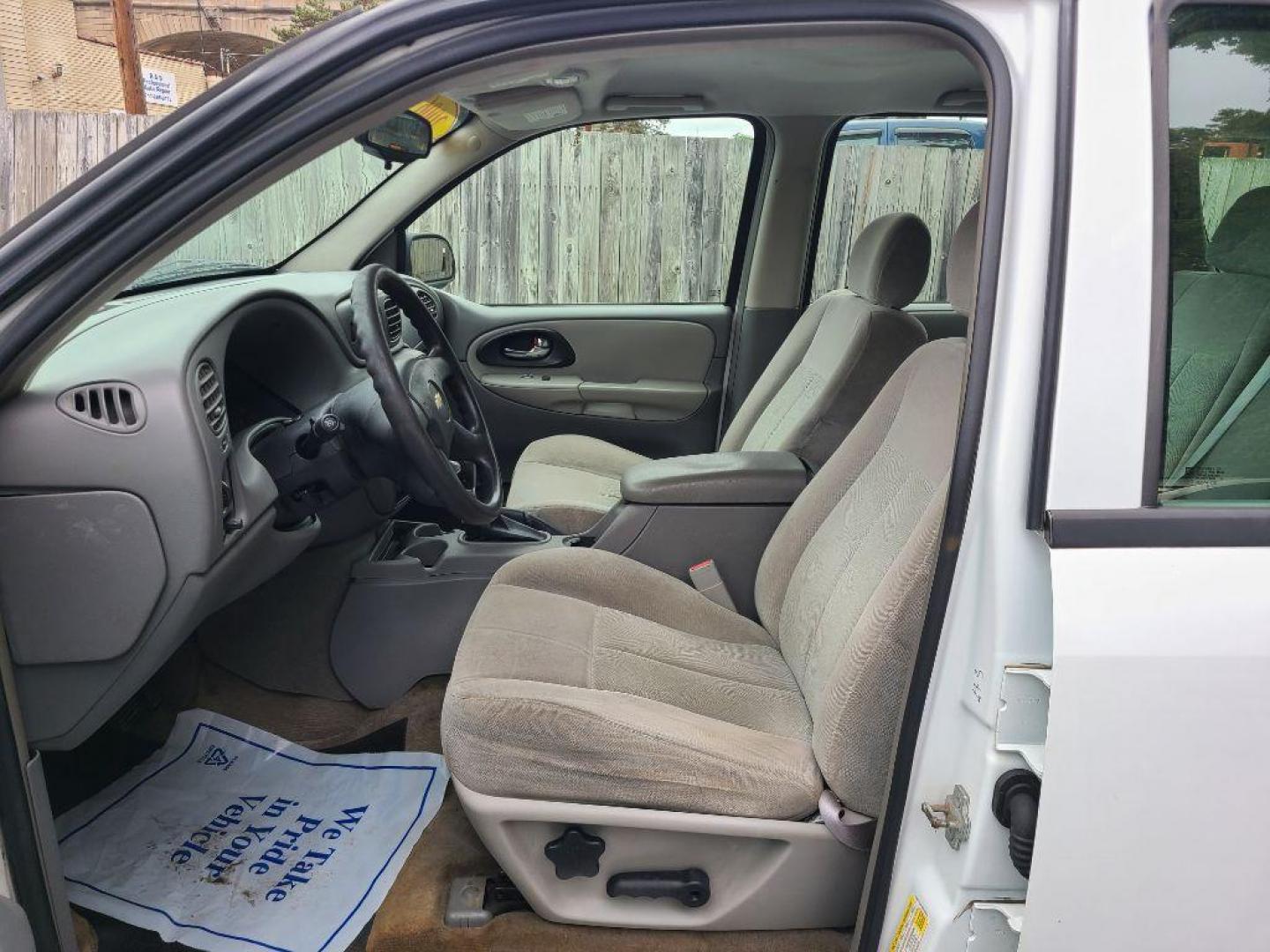 2006 WHITE CHEVROLET TRAILBLAZER LS (1GNDT13S162) with an 4.2L engine, Automatic transmission, located at 117 North Cameron Street, Harrisburg, PA, 17101, (717) 963-8962, 40.266762, -76.875259 - WE FINANCE!!! Good Credit/ Bad Credit/ No Credit - ALL Trade-Ins Welcomed!!! ***Guaranteed Credit Approval*** APPLY ONLINE or CALL us TODAY ;) Please call us to discuss your cash and financing options. - Photo#13