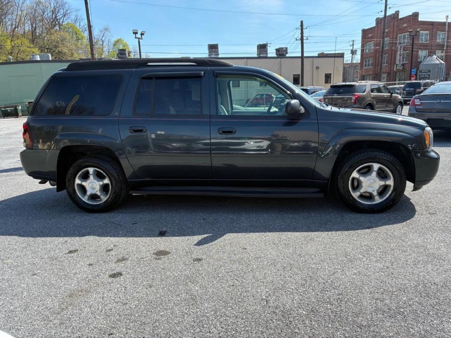 2006 GRAY CHEVROLET TRAILBLAZER EXT LS (1GNET16S966) with an 4.2L engine, Automatic transmission, located at 117 North Cameron Street, Harrisburg, PA, 17101, (717) 963-8962, 40.266762, -76.875259 - WE FINANCE!!! Good Credit/ Challenged Credit/ No Credit - ALL Trade-Ins Welcomed!!! APPLY ONLINE or CALL us TODAY ;) Please call us to discuss your cash and/or financing options. - Photo#5