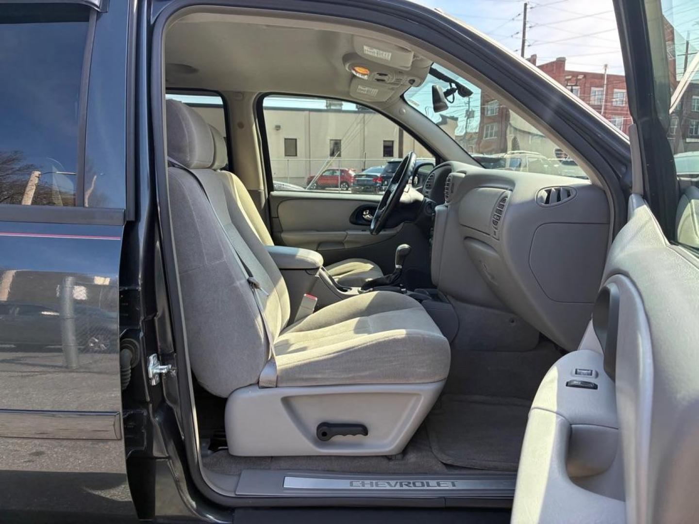 2006 GRAY CHEVROLET TRAILBLAZER EXT LS (1GNET16S966) with an 4.2L engine, Automatic transmission, located at 117 North Cameron Street, Harrisburg, PA, 17101, (717) 963-8962, 40.266762, -76.875259 - WE FINANCE!!! Good Credit/ Challenged Credit/ No Credit - ALL Trade-Ins Welcomed!!! APPLY ONLINE or CALL us TODAY ;) Please call us to discuss your cash and/or financing options. - Photo#8
