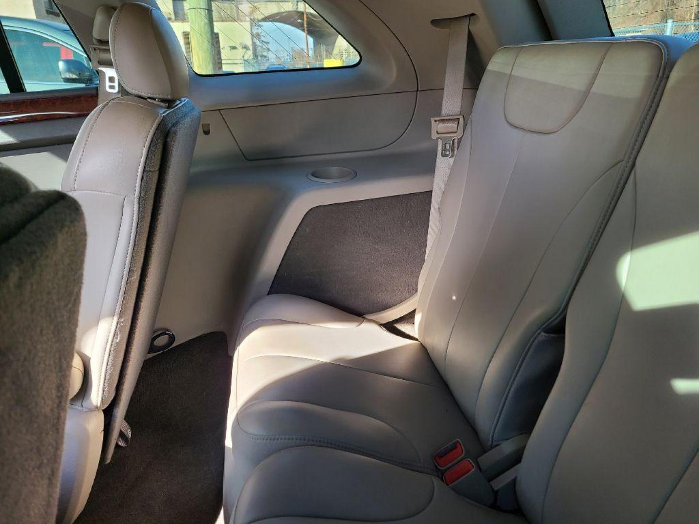 2006 RED CHRYSLER PACIFICA TOURING (2A8GF68436R) with an 3.5L engine, Automatic transmission, located at 117 North Cameron Street, Harrisburg, PA, 17101, (717) 963-8962, 40.266762, -76.875259 - WE FINANCE!!! Good Credit/ Bad Credit/ No Credit - ALL Trade-Ins Welcomed!!! ***Guaranteed Credit Approval*** APPLY ONLINE or CALL us TODAY ;) Internet Prices and Marketplace Prices are SPECIAL discounted ***CASH DEALS*** Retail Prices are higher. Please call us to discuss your cash and finan - Photo#13