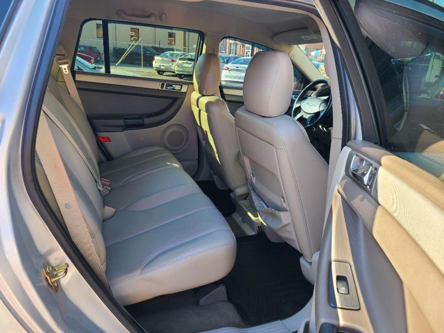 2006 SILVER CHRYSLER PACIFICA WAGON (2A8GF48456R) with an 3.5L engine, Automatic transmission, located at 117 North Cameron Street, Harrisburg, PA, 17101, (717) 963-8962, 40.266762, -76.875259 - WE FINANCE!!! Good Credit/ Bad Credit/ No Credit - ALL Trade-Ins Welcomed!!! ***Guaranteed Credit Approval*** APPLY ONLINE or CALL us TODAY ;) Internet Prices and Marketplace Prices are SPECIAL discounted ***CASH DEALS*** Retail Prices are higher. Please call us to discuss your cash and finan - Photo#11