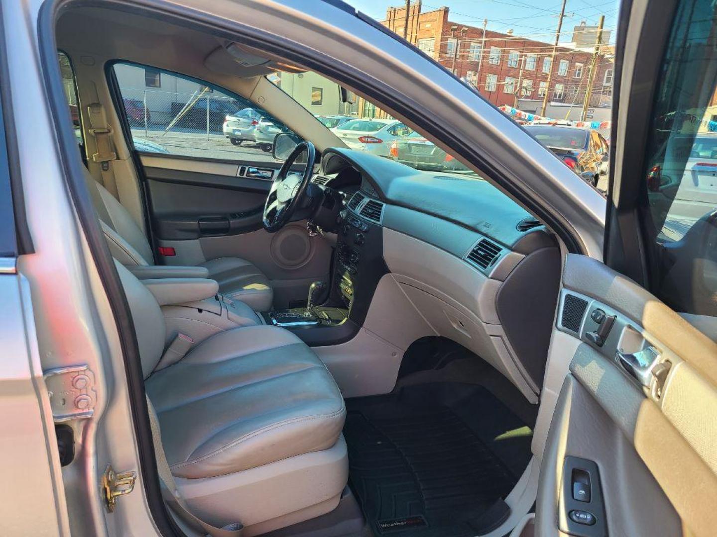 2006 SILVER CHRYSLER PACIFICA WAGON (2A8GF48456R) with an 3.5L engine, Automatic transmission, located at 117 North Cameron Street, Harrisburg, PA, 17101, (717) 963-8962, 40.266762, -76.875259 - WE FINANCE!!! Good Credit/ Bad Credit/ No Credit - ALL Trade-Ins Welcomed!!! ***Guaranteed Credit Approval*** APPLY ONLINE or CALL us TODAY ;) Internet Prices and Marketplace Prices are SPECIAL discounted ***CASH DEALS*** Retail Prices are higher. Please call us to discuss your cash and finan - Photo#14