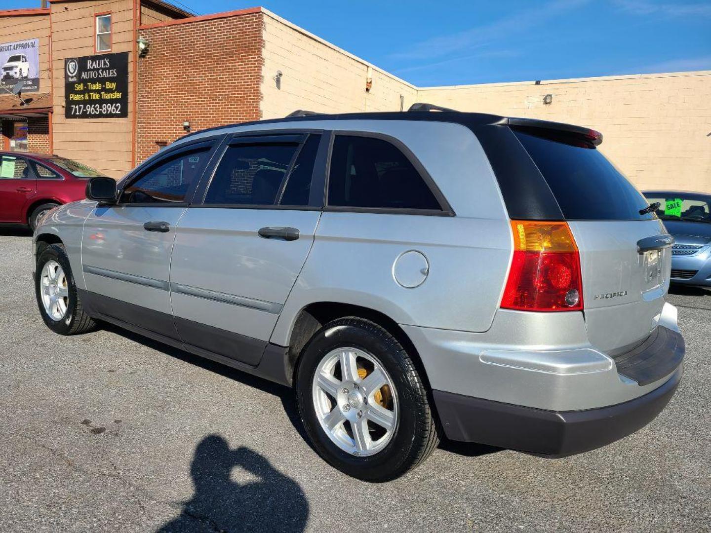 2006 SILVER CHRYSLER PACIFICA WAGON (2A8GF48456R) with an 3.5L engine, Automatic transmission, located at 117 North Cameron Street, Harrisburg, PA, 17101, (717) 963-8962, 40.266762, -76.875259 - WE FINANCE!!! Good Credit/ Bad Credit/ No Credit - ALL Trade-Ins Welcomed!!! ***Guaranteed Credit Approval*** APPLY ONLINE or CALL us TODAY ;) Internet Prices and Marketplace Prices are SPECIAL discounted ***CASH DEALS*** Retail Prices are higher. Please call us to discuss your cash and finan - Photo#3