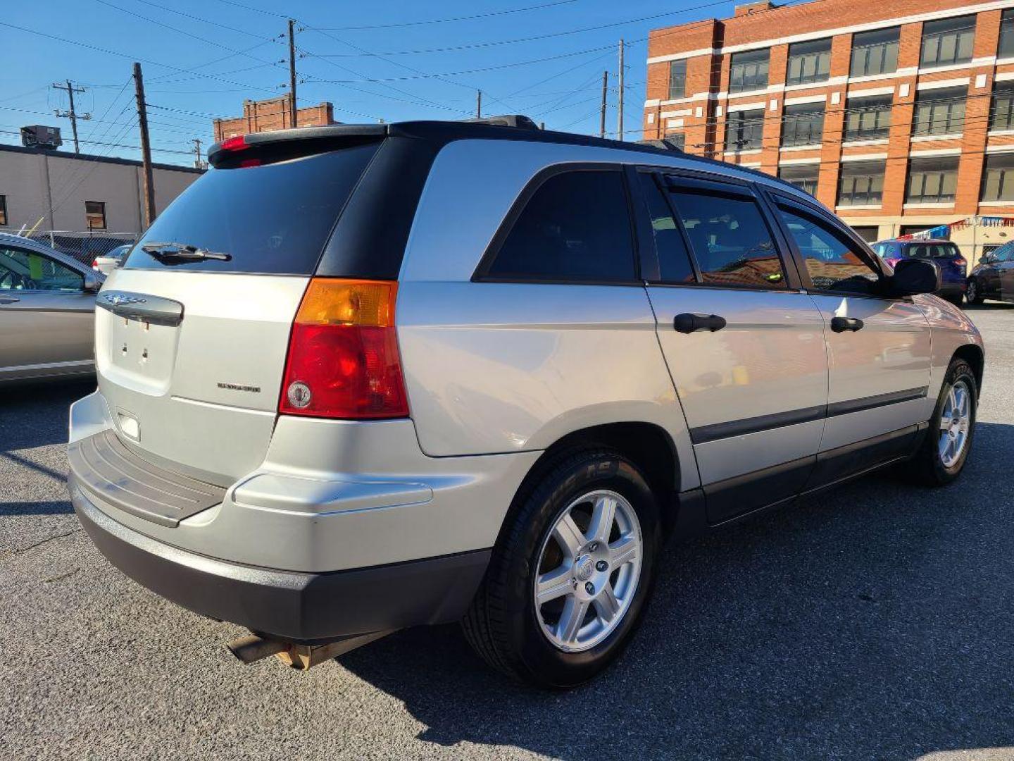 2006 SILVER CHRYSLER PACIFICA WAGON (2A8GF48456R) with an 3.5L engine, Automatic transmission, located at 117 North Cameron Street, Harrisburg, PA, 17101, (717) 963-8962, 40.266762, -76.875259 - WE FINANCE!!! Good Credit/ Bad Credit/ No Credit - ALL Trade-Ins Welcomed!!! ***Guaranteed Credit Approval*** APPLY ONLINE or CALL us TODAY ;) Internet Prices and Marketplace Prices are SPECIAL discounted ***CASH DEALS*** Retail Prices are higher. Please call us to discuss your cash and finan - Photo#4