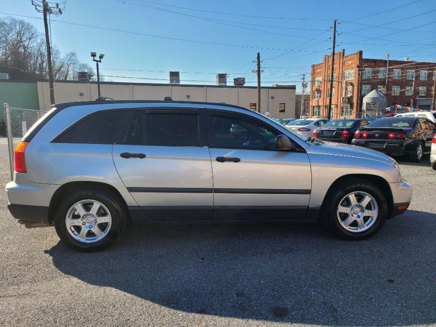 2006 SILVER CHRYSLER PACIFICA WAGON (2A8GF48456R) with an 3.5L engine, Automatic transmission, located at 117 North Cameron Street, Harrisburg, PA, 17101, (717) 963-8962, 40.266762, -76.875259 - WE FINANCE!!! Good Credit/ Bad Credit/ No Credit - ALL Trade-Ins Welcomed!!! ***Guaranteed Credit Approval*** APPLY ONLINE or CALL us TODAY ;) Internet Prices and Marketplace Prices are SPECIAL discounted ***CASH DEALS*** Retail Prices are higher. Please call us to discuss your cash and finan - Photo#5