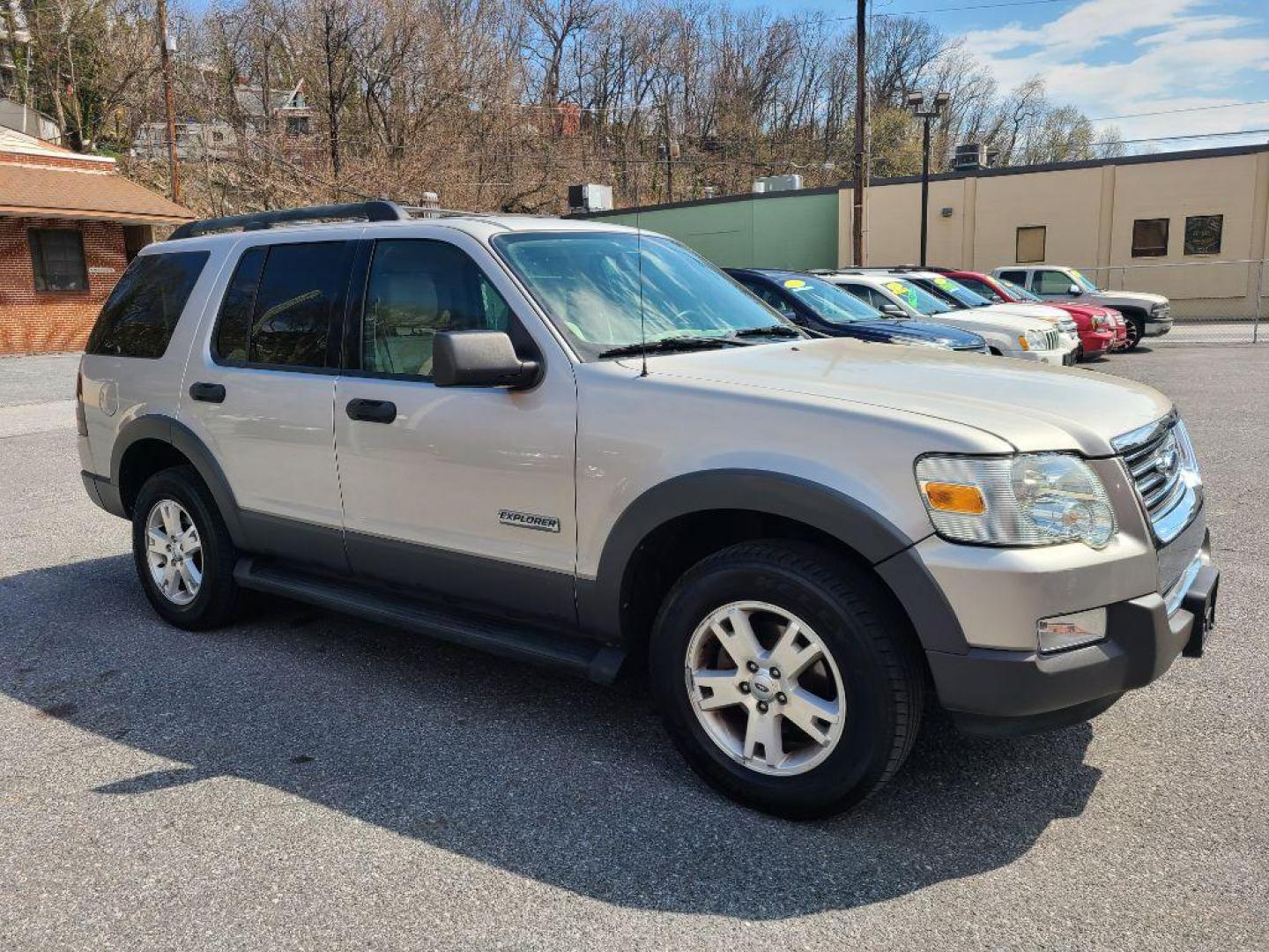2006 SILVER FORD EXPLORER XLT (1FMEU73E46Z) with an 4.0L engine, Automatic transmission, located at 117 North Cameron Street, Harrisburg, PA, 17101, (717) 963-8962, 40.266762, -76.875259 - WE FINANCE!!! Good Credit/ Bad Credit/ No Credit - ALL Trade-Ins Welcomed!!! ***Guaranteed Credit Approval*** APPLY ONLINE or CALL us TODAY ;) Internet Prices and Marketplace Prices are SPECIAL discounted ***CASH DEALS*** Retail Prices are higher. Please call us to discuss your cash and finan - Photo#3