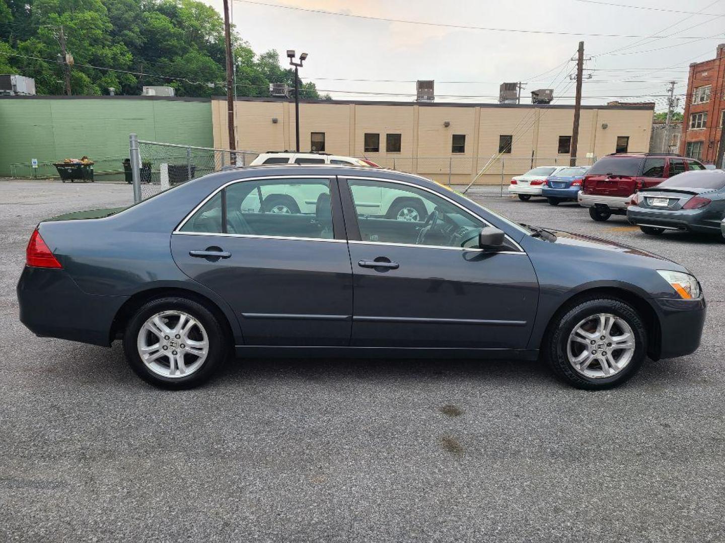2006 GRAY HONDA ACCORD EX (1HGCM56746A) with an 2.4L engine, Automatic transmission, located at 117 North Cameron Street, Harrisburg, PA, 17101, (717) 963-8962, 40.266762, -76.875259 - WE FINANCE!!! Good Credit/ Bad Credit/ No Credit - ALL Trade-Ins Welcomed!!! ***Guaranteed Credit Approval*** APPLY ONLINE or CALL us TODAY ;) Internet Prices and Marketplace Prices are SPECIAL discounted ***CASH DEALS*** Retail Prices are higher. Please call us to discuss your cash and finan - Photo#5