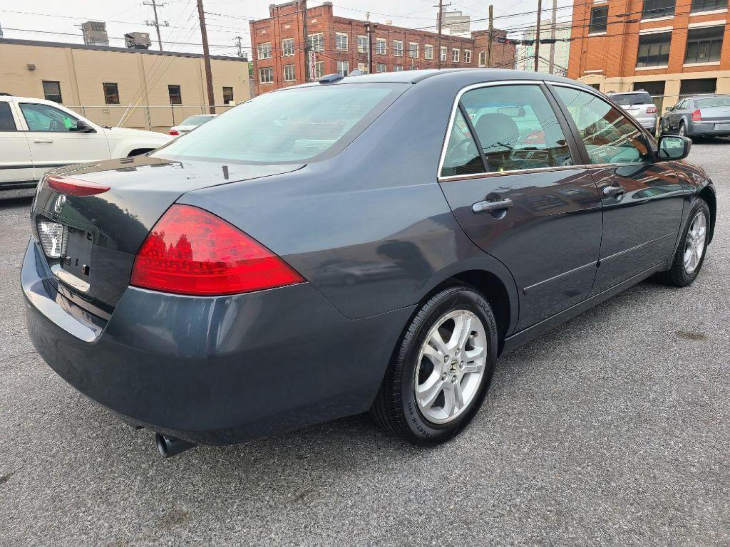 2006 GRAY HONDA ACCORD EX (1HGCM56746A) with an 2.4L engine, Automatic transmission, located at 117 North Cameron Street, Harrisburg, PA, 17101, (717) 963-8962, 40.266762, -76.875259 - WE FINANCE!!! Good Credit/ Bad Credit/ No Credit - ALL Trade-Ins Welcomed!!! ***Guaranteed Credit Approval*** APPLY ONLINE or CALL us TODAY ;) Internet Prices and Marketplace Prices are SPECIAL discounted ***CASH DEALS*** Retail Prices are higher. Please call us to discuss your cash and finan - Photo#4