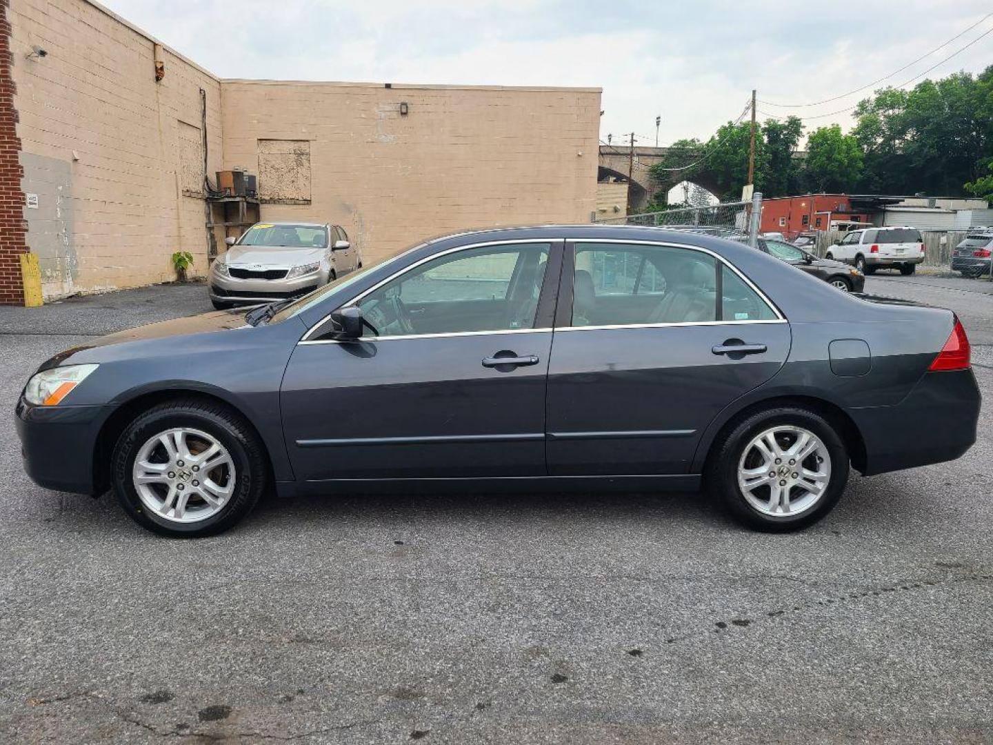 2006 GRAY HONDA ACCORD EX (1HGCM56746A) with an 2.4L engine, Automatic transmission, located at 117 North Cameron Street, Harrisburg, PA, 17101, (717) 963-8962, 40.266762, -76.875259 - WE FINANCE!!! Good Credit/ Bad Credit/ No Credit - ALL Trade-Ins Welcomed!!! ***Guaranteed Credit Approval*** APPLY ONLINE or CALL us TODAY ;) Internet Prices and Marketplace Prices are SPECIAL discounted ***CASH DEALS*** Retail Prices are higher. Please call us to discuss your cash and finan - Photo#1
