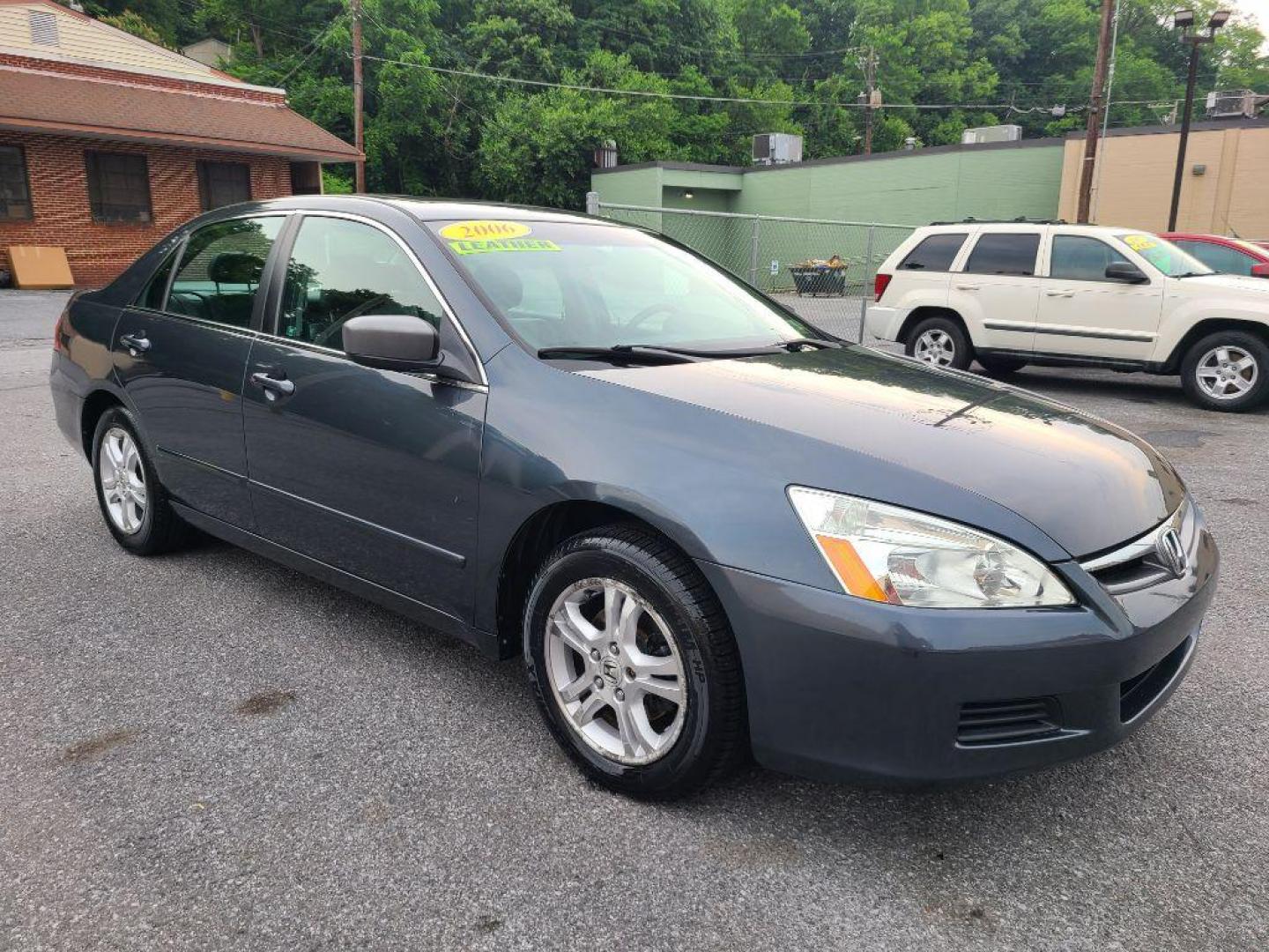 2006 GRAY HONDA ACCORD EX (1HGCM56746A) with an 2.4L engine, Automatic transmission, located at 117 North Cameron Street, Harrisburg, PA, 17101, (717) 963-8962, 40.266762, -76.875259 - WE FINANCE!!! Good Credit/ Bad Credit/ No Credit - ALL Trade-Ins Welcomed!!! ***Guaranteed Credit Approval*** APPLY ONLINE or CALL us TODAY ;) Internet Prices and Marketplace Prices are SPECIAL discounted ***CASH DEALS*** Retail Prices are higher. Please call us to discuss your cash and finan - Photo#6