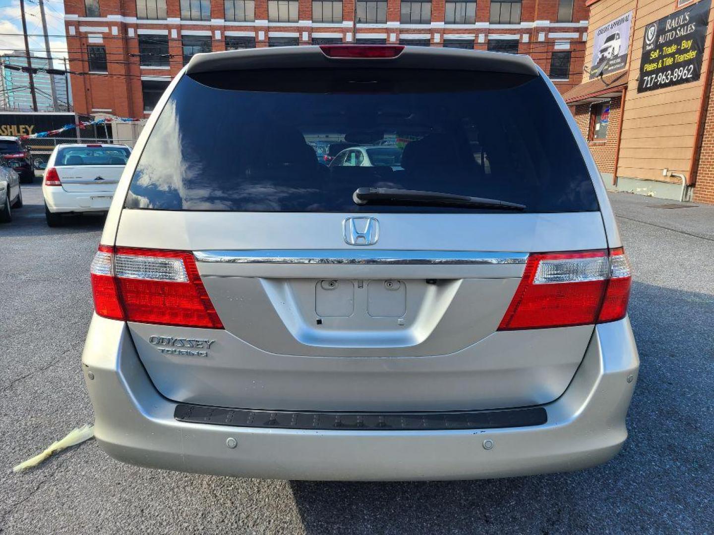 2006 SILVER HONDA ODYSSEY TOURING (5FNRL38816B) with an 3.5L engine, Automatic transmission, located at 117 North Cameron Street, Harrisburg, PA, 17101, (717) 963-8962, 40.266762, -76.875259 - WE FINANCE!!! Good Credit/ Bad Credit/ No Credit - ALL Trade-Ins Welcomed!!! ***Guaranteed Credit Approval*** APPLY ONLINE or CALL us TODAY ;) Internet Prices and Marketplace Prices are SPECIAL discounted ***CASH DEALS*** Retail Prices are higher. Please call us to discuss your cash and finan - Photo#3