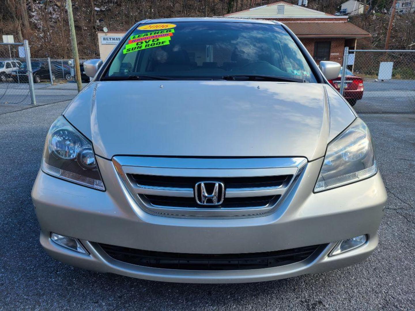 2006 SILVER HONDA ODYSSEY TOURING (5FNRL38816B) with an 3.5L engine, Automatic transmission, located at 117 North Cameron Street, Harrisburg, PA, 17101, (717) 963-8962, 40.266762, -76.875259 - WE FINANCE!!! Good Credit/ Bad Credit/ No Credit - ALL Trade-Ins Welcomed!!! ***Guaranteed Credit Approval*** APPLY ONLINE or CALL us TODAY ;) Internet Prices and Marketplace Prices are SPECIAL discounted ***CASH DEALS*** Retail Prices are higher. Please call us to discuss your cash and finan - Photo#7