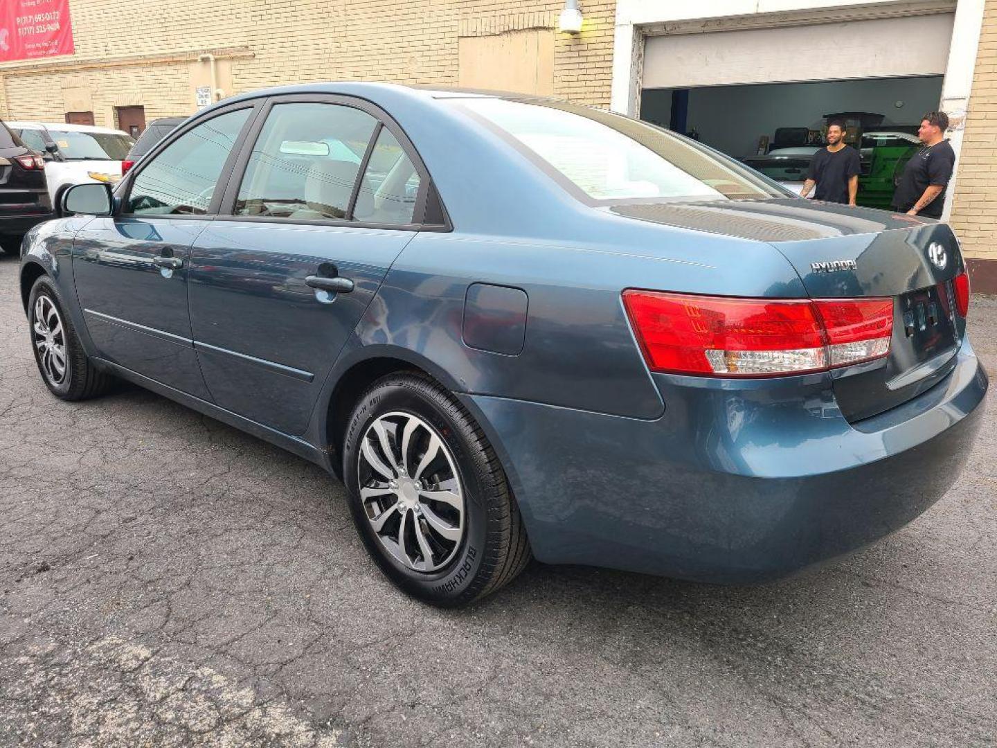 2006 BLUE HYUNDAI SONATA GL (KMHET46C16A) with an 2.4L engine, Automatic transmission, located at 7981 Paxton Street, Harrisburg, PA, 17111, (717) 561-2926, 40.261490, -76.749229 - WE FINANCE!!! Good Credit/ Bad Credit/ No Credit - ALL Trade-Ins Welcomed!!! ***Guaranteed Credit Approval*** APPLY ONLINE or CALL us TODAY ;) Internet Prices and Marketplace Prices are SPECIAL discounted ***CASH DEALS*** Retail Prices are higher. Please call us to discuss your cash and finan - Photo#2