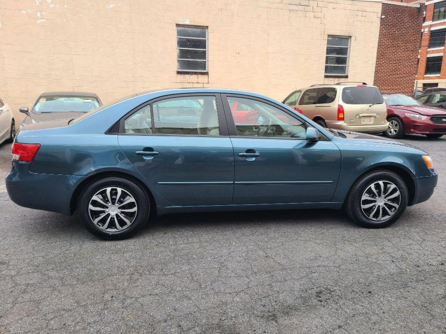 2006 BLUE HYUNDAI SONATA GL (KMHET46C16A) with an 2.4L engine, Automatic transmission, located at 7981 Paxton Street, Harrisburg, PA, 17111, (717) 561-2926, 40.261490, -76.749229 - WE FINANCE!!! Good Credit/ Bad Credit/ No Credit - ALL Trade-Ins Welcomed!!! ***Guaranteed Credit Approval*** APPLY ONLINE or CALL us TODAY ;) Internet Prices and Marketplace Prices are SPECIAL discounted ***CASH DEALS*** Retail Prices are higher. Please call us to discuss your cash and finan - Photo#5