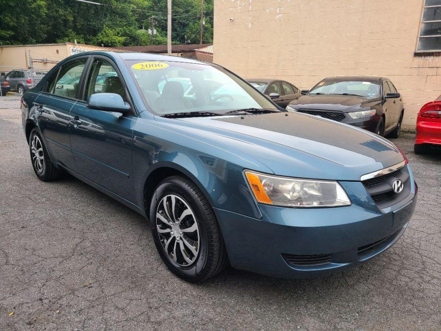 2006 BLUE HYUNDAI SONATA GL (KMHET46C16A) with an 2.4L engine, Automatic transmission, located at 7981 Paxton Street, Harrisburg, PA, 17111, (717) 561-2926, 40.261490, -76.749229 - WE FINANCE!!! Good Credit/ Bad Credit/ No Credit - ALL Trade-Ins Welcomed!!! ***Guaranteed Credit Approval*** APPLY ONLINE or CALL us TODAY ;) Internet Prices and Marketplace Prices are SPECIAL discounted ***CASH DEALS*** Retail Prices are higher. Please call us to discuss your cash and finan - Photo#6