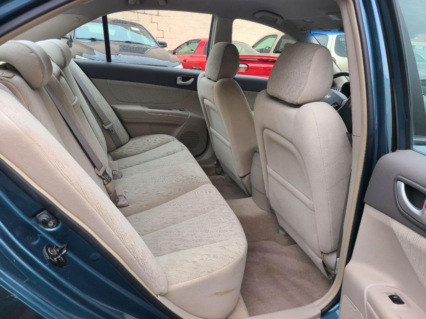 2006 BLUE HYUNDAI SONATA GL (KMHET46C16A) with an 2.4L engine, Automatic transmission, located at 7981 Paxton Street, Harrisburg, PA, 17111, (717) 561-2926, 40.261490, -76.749229 - WE FINANCE!!! Good Credit/ Bad Credit/ No Credit - ALL Trade-Ins Welcomed!!! ***Guaranteed Credit Approval*** APPLY ONLINE or CALL us TODAY ;) Internet Prices and Marketplace Prices are SPECIAL discounted ***CASH DEALS*** Retail Prices are higher. Please call us to discuss your cash and finan - Photo#10