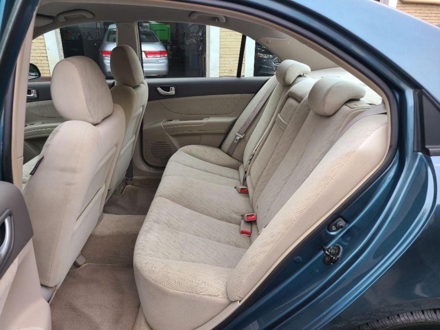 2006 BLUE HYUNDAI SONATA GL (KMHET46C16A) with an 2.4L engine, Automatic transmission, located at 7981 Paxton Street, Harrisburg, PA, 17111, (717) 561-2926, 40.261490, -76.749229 - WE FINANCE!!! Good Credit/ Bad Credit/ No Credit - ALL Trade-Ins Welcomed!!! ***Guaranteed Credit Approval*** APPLY ONLINE or CALL us TODAY ;) Internet Prices and Marketplace Prices are SPECIAL discounted ***CASH DEALS*** Retail Prices are higher. Please call us to discuss your cash and finan - Photo#11