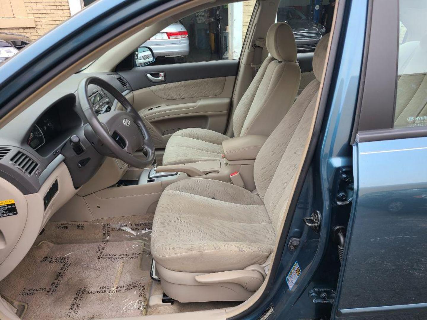 2006 BLUE HYUNDAI SONATA GL (KMHET46C16A) with an 2.4L engine, Automatic transmission, located at 7981 Paxton Street, Harrisburg, PA, 17111, (717) 561-2926, 40.261490, -76.749229 - WE FINANCE!!! Good Credit/ Bad Credit/ No Credit - ALL Trade-Ins Welcomed!!! ***Guaranteed Credit Approval*** APPLY ONLINE or CALL us TODAY ;) Internet Prices and Marketplace Prices are SPECIAL discounted ***CASH DEALS*** Retail Prices are higher. Please call us to discuss your cash and finan - Photo#12