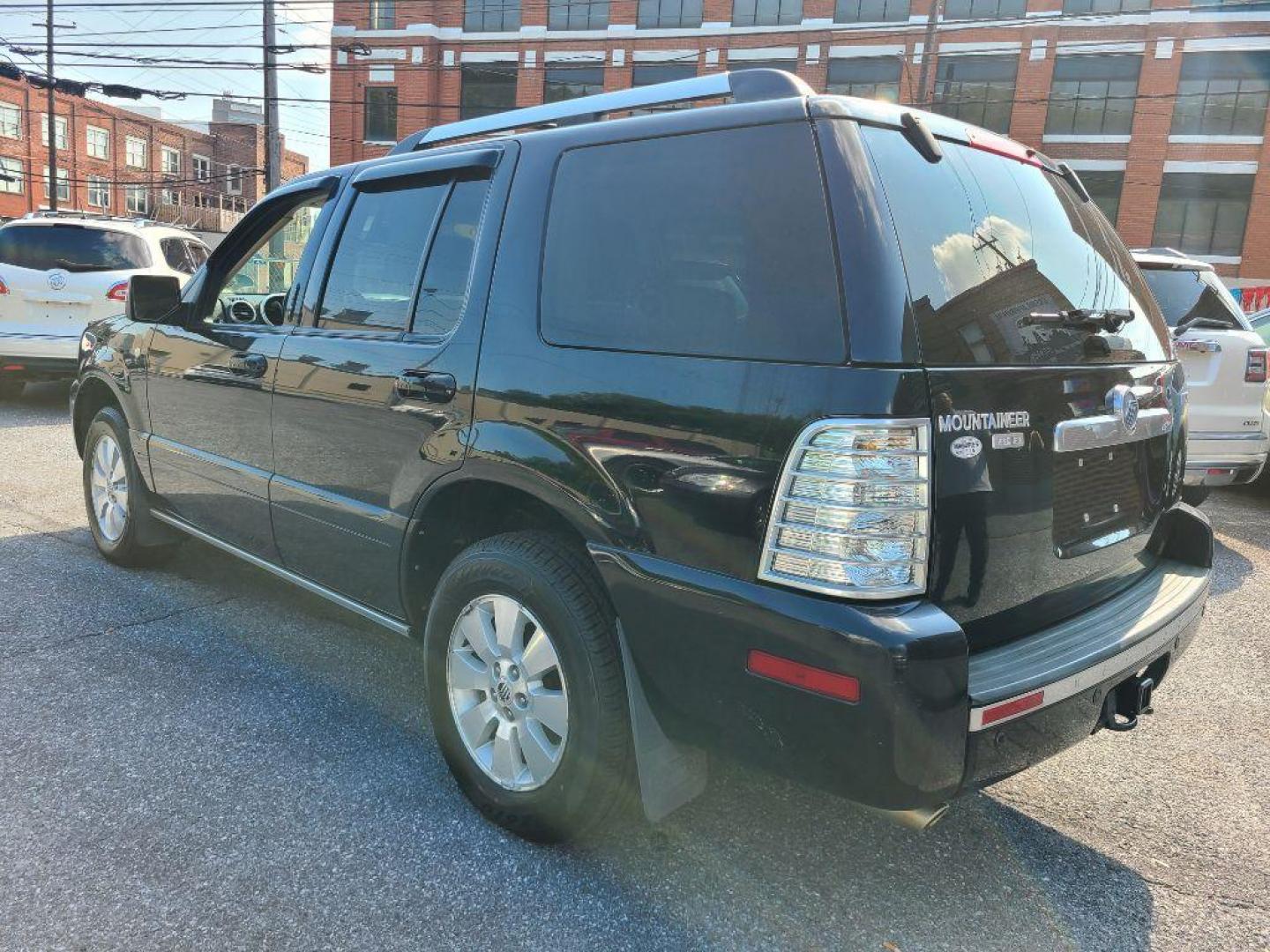 2006 BLACK MERCURY MOUNTAINEER PREMIER (4M2EU48806U) with an 4.6L engine, Automatic transmission, located at 117 North Cameron Street, Harrisburg, PA, 17101, (717) 963-8962, 40.266762, -76.875259 - WE FINANCE!!! Good Credit/ Bad Credit/ No Credit - ALL Trade-Ins Welcomed!!! ***Guaranteed Credit Approval*** APPLY ONLINE or CALL us TODAY ;) Internet Prices and Marketplace Prices are SPECIAL discounted ***CASH DEALS*** Retail Prices are higher. Please call us to discuss your cash and finan - Photo#2