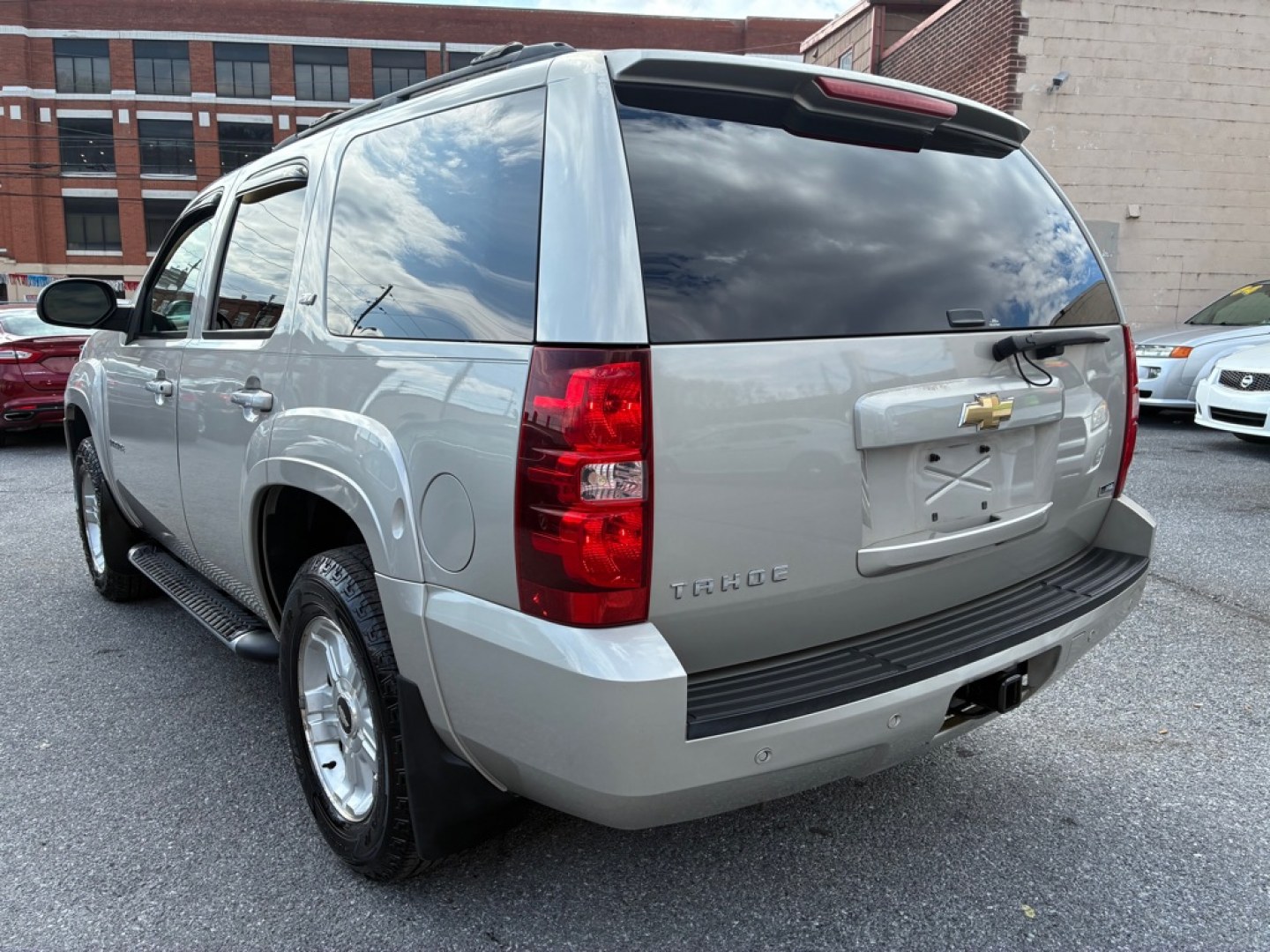 2007 SILVER CHEVROLET TAHOE Z71 1500 (1GNFK13037R) with an 5.3L engine, Automatic transmission, located at 117 North Cameron Street, Harrisburg, PA, 17101, (717) 963-8962, 40.266762, -76.875259 - WE FINANCE!!! Good Credit/ Challenged Credit/ No Credit - ALL Trade-Ins Welcomed!!! APPLY ONLINE or CALL us TODAY ;) Please call us to discuss your cash and/or financing options.- Photo#2