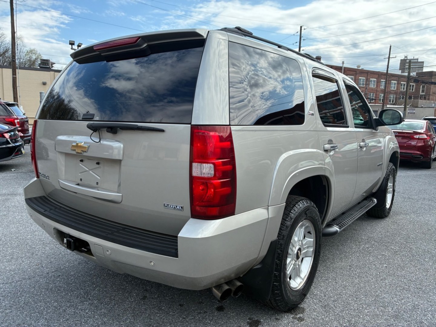 2007 SILVER CHEVROLET TAHOE Z71 1500 (1GNFK13037R) with an 5.3L engine, Automatic transmission, located at 117 North Cameron Street, Harrisburg, PA, 17101, (717) 963-8962, 40.266762, -76.875259 - WE FINANCE!!! Good Credit/ Challenged Credit/ No Credit - ALL Trade-Ins Welcomed!!! APPLY ONLINE or CALL us TODAY ;) Please call us to discuss your cash and/or financing options.- Photo#4