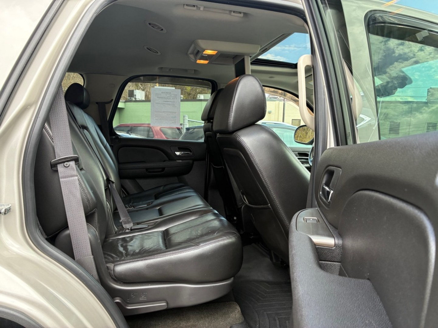 2007 SILVER CHEVROLET TAHOE Z71 1500 (1GNFK13037R) with an 5.3L engine, Automatic transmission, located at 117 North Cameron Street, Harrisburg, PA, 17101, (717) 963-8962, 40.266762, -76.875259 - WE FINANCE!!! Good Credit/ Challenged Credit/ No Credit - ALL Trade-Ins Welcomed!!! APPLY ONLINE or CALL us TODAY ;) Please call us to discuss your cash and/or financing options.- Photo#9