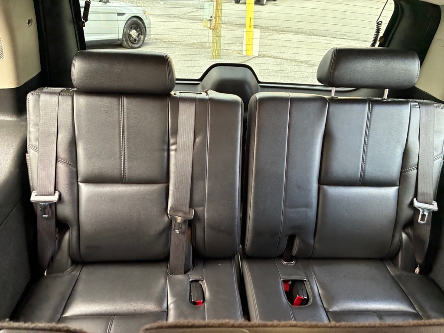 2007 SILVER CHEVROLET TAHOE Z71 1500 (1GNFK13037R) with an 5.3L engine, Automatic transmission, located at 117 North Cameron Street, Harrisburg, PA, 17101, (717) 963-8962, 40.266762, -76.875259 - WE FINANCE!!! Good Credit/ Challenged Credit/ No Credit - ALL Trade-Ins Welcomed!!! APPLY ONLINE or CALL us TODAY ;) Please call us to discuss your cash and/or financing options.- Photo#10