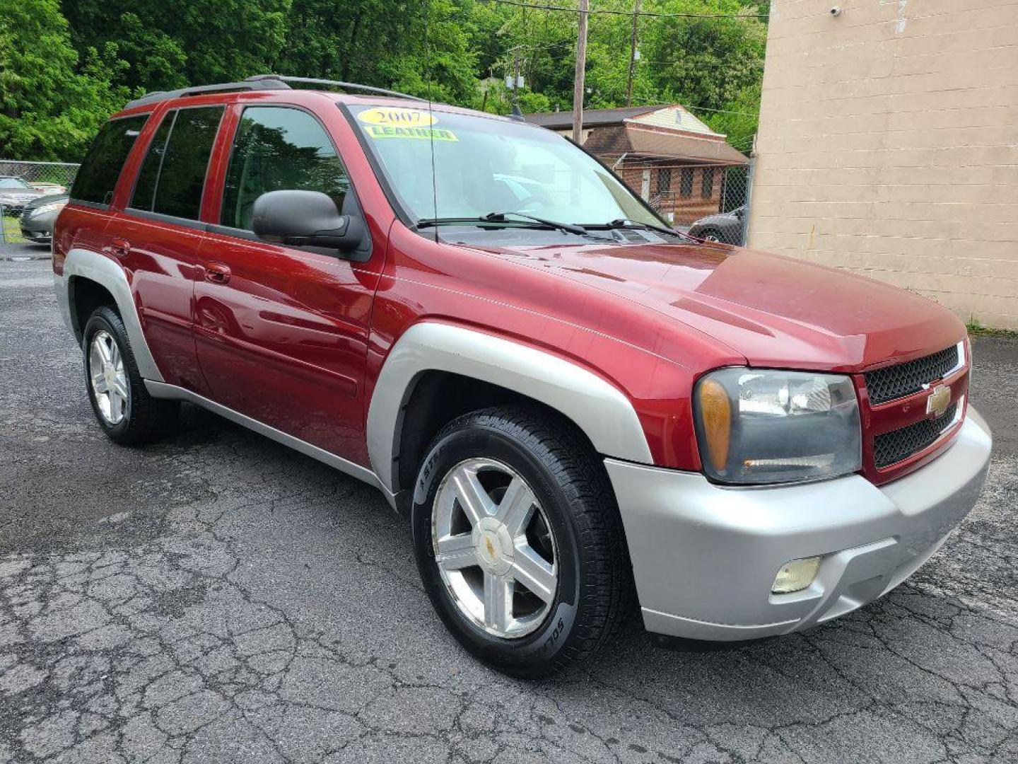 2007 RED CHEVROLET TRAILBLAZER LT (1GNDT13S872) with an 4.2L engine, Automatic transmission, located at 117 North Cameron Street, Harrisburg, PA, 17101, (717) 963-8962, 40.266762, -76.875259 - WE FINANCE!!! Good Credit/ Bad Credit/ No Credit - ALL Trade-Ins Welcomed!!! ***Guaranteed Credit Approval*** APPLY ONLINE or CALL us TODAY ;) Internet Prices and Marketplace Prices are SPECIAL discounted ***CASH DEALS*** Retail Prices are higher. Please call us to discuss your cash and finan - Photo#2