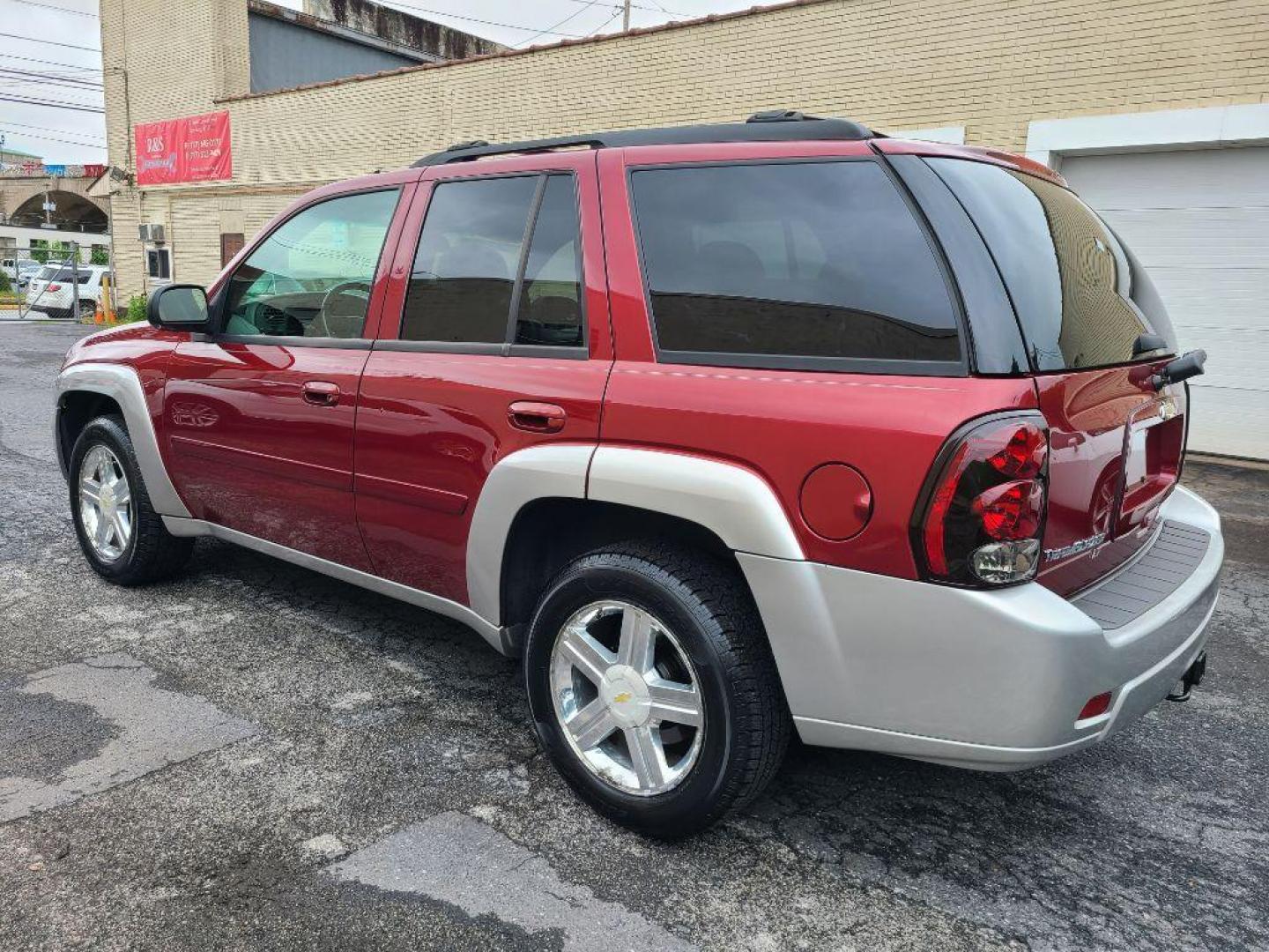 2007 RED CHEVROLET TRAILBLAZER LT (1GNDT13S872) with an 4.2L engine, Automatic transmission, located at 117 North Cameron Street, Harrisburg, PA, 17101, (717) 963-8962, 40.266762, -76.875259 - WE FINANCE!!! Good Credit/ Bad Credit/ No Credit - ALL Trade-Ins Welcomed!!! ***Guaranteed Credit Approval*** APPLY ONLINE or CALL us TODAY ;) Internet Prices and Marketplace Prices are SPECIAL discounted ***CASH DEALS*** Retail Prices are higher. Please call us to discuss your cash and finan - Photo#3