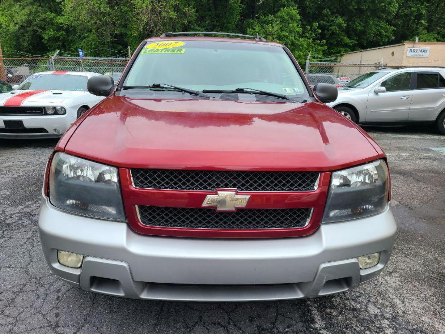 2007 RED CHEVROLET TRAILBLAZER LT (1GNDT13S872) with an 4.2L engine, Automatic transmission, located at 117 North Cameron Street, Harrisburg, PA, 17101, (717) 963-8962, 40.266762, -76.875259 - WE FINANCE!!! Good Credit/ Bad Credit/ No Credit - ALL Trade-Ins Welcomed!!! ***Guaranteed Credit Approval*** APPLY ONLINE or CALL us TODAY ;) Internet Prices and Marketplace Prices are SPECIAL discounted ***CASH DEALS*** Retail Prices are higher. Please call us to discuss your cash and finan - Photo#7