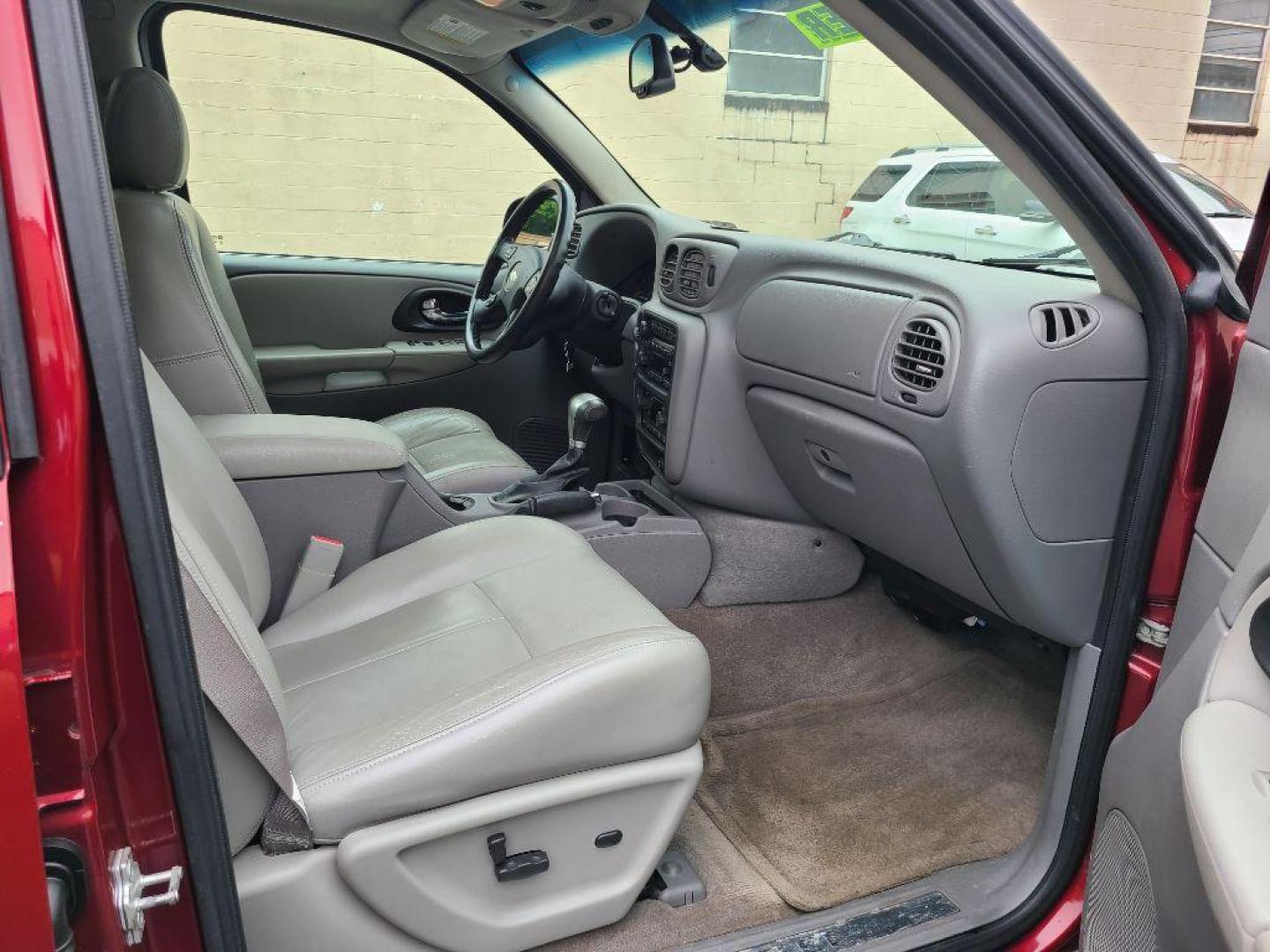 2007 RED CHEVROLET TRAILBLAZER LT (1GNDT13S872) with an 4.2L engine, Automatic transmission, located at 117 North Cameron Street, Harrisburg, PA, 17101, (717) 963-8962, 40.266762, -76.875259 - WE FINANCE!!! Good Credit/ Bad Credit/ No Credit - ALL Trade-Ins Welcomed!!! ***Guaranteed Credit Approval*** APPLY ONLINE or CALL us TODAY ;) Internet Prices and Marketplace Prices are SPECIAL discounted ***CASH DEALS*** Retail Prices are higher. Please call us to discuss your cash and finan - Photo#9
