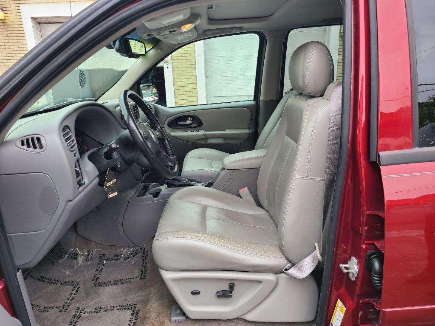 2007 RED CHEVROLET TRAILBLAZER LT (1GNDT13S872) with an 4.2L engine, Automatic transmission, located at 117 North Cameron Street, Harrisburg, PA, 17101, (717) 963-8962, 40.266762, -76.875259 - WE FINANCE!!! Good Credit/ Bad Credit/ No Credit - ALL Trade-Ins Welcomed!!! ***Guaranteed Credit Approval*** APPLY ONLINE or CALL us TODAY ;) Internet Prices and Marketplace Prices are SPECIAL discounted ***CASH DEALS*** Retail Prices are higher. Please call us to discuss your cash and finan - Photo#13