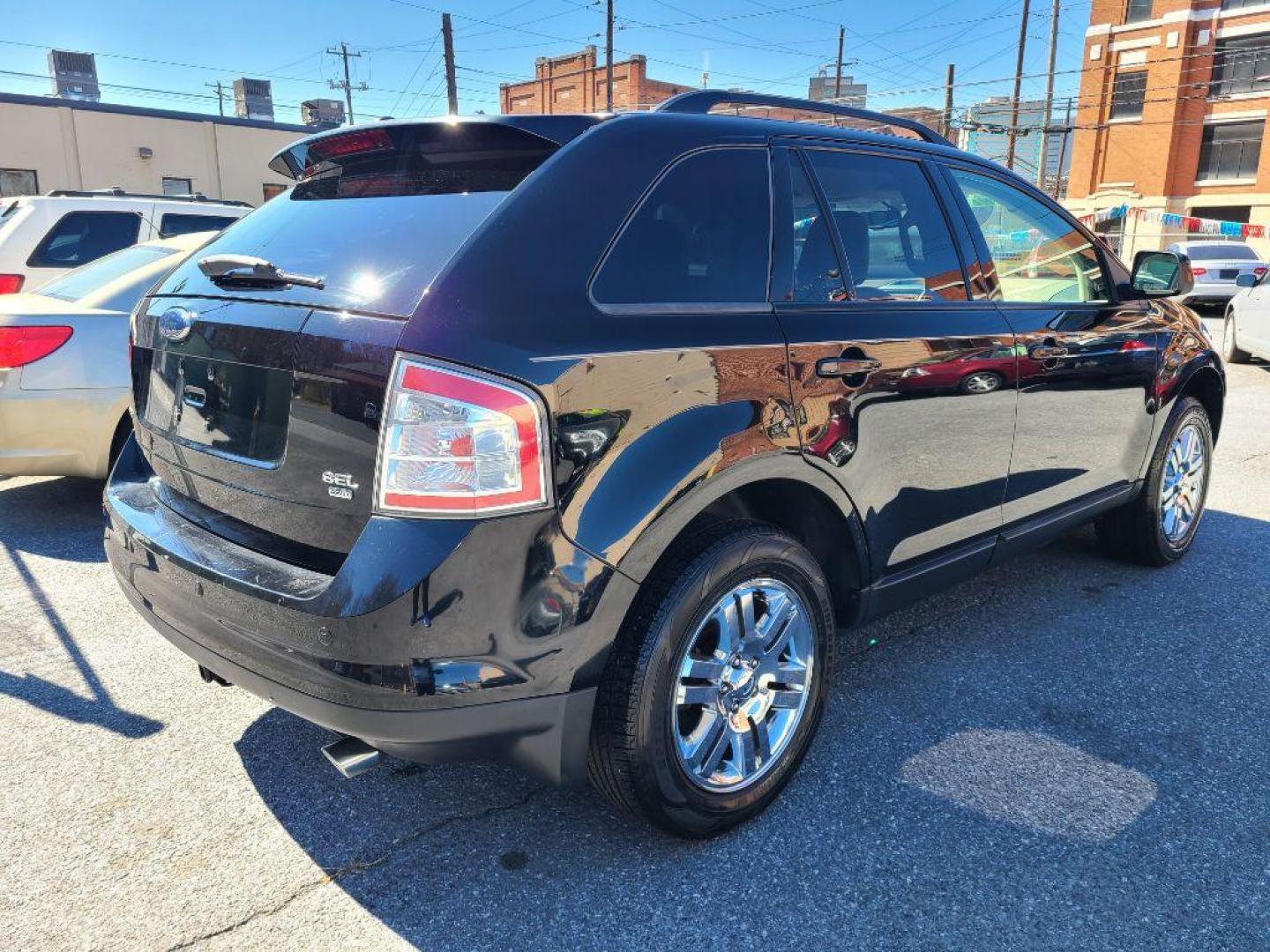 2007 BLACK FORD EDGE SEL PLUS (2FMDK49C17B) with an 3.5L engine, Automatic transmission, located at 117 North Cameron Street, Harrisburg, PA, 17101, (717) 963-8962, 40.266762, -76.875259 - WE FINANCE!!! Good Credit/ Bad Credit/ No Credit - ALL Trade-Ins Welcomed!!! ***Guaranteed Credit Approval*** APPLY ONLINE or CALL us TODAY ;) Internet Prices and Marketplace Prices are SPECIAL discounted ***CASH DEALS*** Retail Prices are higher. Please call us to discuss your cash and finan - Photo#4