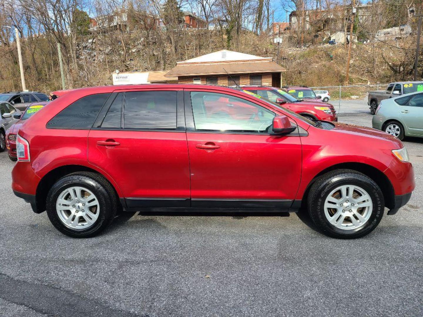 2007 RED FORD EDGE SEL (2FMDK38C77B) with an 3.5L engine, Automatic transmission, located at 117 North Cameron Street, Harrisburg, PA, 17101, (717) 963-8962, 40.266762, -76.875259 - WE FINANCE!!! Good Credit/ Bad Credit/ No Credit - ALL Trade-Ins Welcomed!!! ***Guaranteed Credit Approval*** APPLY ONLINE or CALL us TODAY ;) Internet Prices and Marketplace Prices are SPECIAL discounted ***CASH DEALS*** Retail Prices are higher. Please call us to discuss your cash and finan - Photo#5