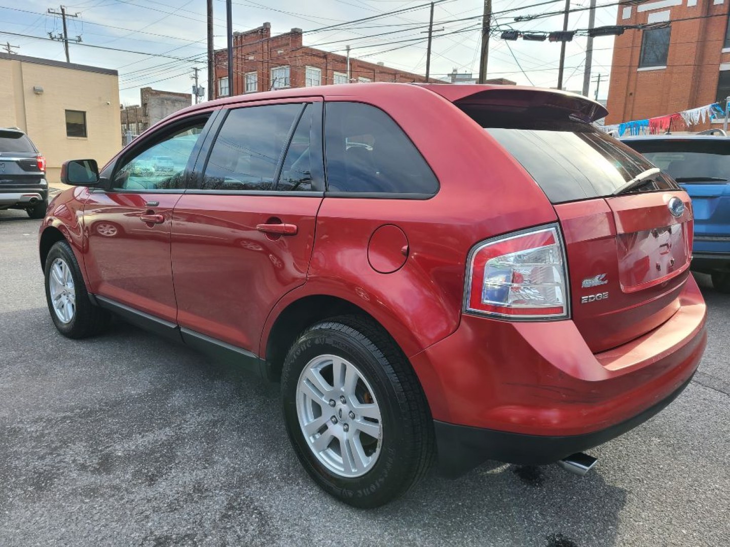 2007 RED FORD EDGE SEL (2FMDK38C77B) with an 3.5L engine, Automatic transmission, located at 117 North Cameron Street, Harrisburg, PA, 17101, (717) 963-8962, 40.266762, -76.875259 - WE FINANCE!!! Good Credit/ Challenged Credit/ No Credit - ALL Trade-Ins Welcomed!!! APPLY ONLINE or CALL us TODAY ;) Please call us to discuss your cash and/or financing options.- Photo#2