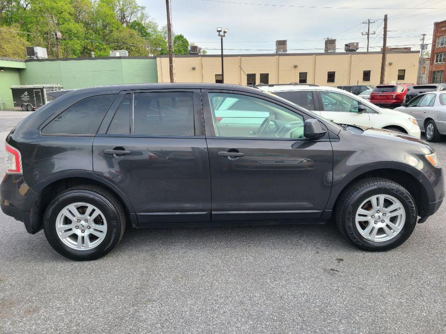 2007 GRAY FORD EDGE SE (2FMDK36C07B) with an 3.5L engine, Automatic transmission, located at 117 North Cameron Street, Harrisburg, PA, 17101, (717) 963-8962, 40.266762, -76.875259 - WE FINANCE!!! Good Credit/ Bad Credit/ No Credit - ALL Trade-Ins Welcomed!!! ***Guaranteed Credit Approval*** APPLY ONLINE or CALL us TODAY ;) Internet Prices and Marketplace Prices are SPECIAL discounted ***CASH DEALS*** Retail Prices are higher. Please call us to discuss your cash and finan - Photo#3