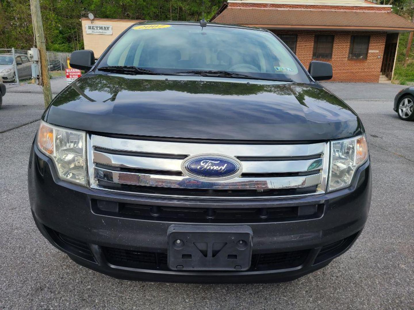 2007 GRAY FORD EDGE SE (2FMDK36C07B) with an 3.5L engine, Automatic transmission, located at 117 North Cameron Street, Harrisburg, PA, 17101, (717) 963-8962, 40.266762, -76.875259 - WE FINANCE!!! Good Credit/ Bad Credit/ No Credit - ALL Trade-Ins Welcomed!!! ***Guaranteed Credit Approval*** APPLY ONLINE or CALL us TODAY ;) Internet Prices and Marketplace Prices are SPECIAL discounted ***CASH DEALS*** Retail Prices are higher. Please call us to discuss your cash and finan - Photo#6
