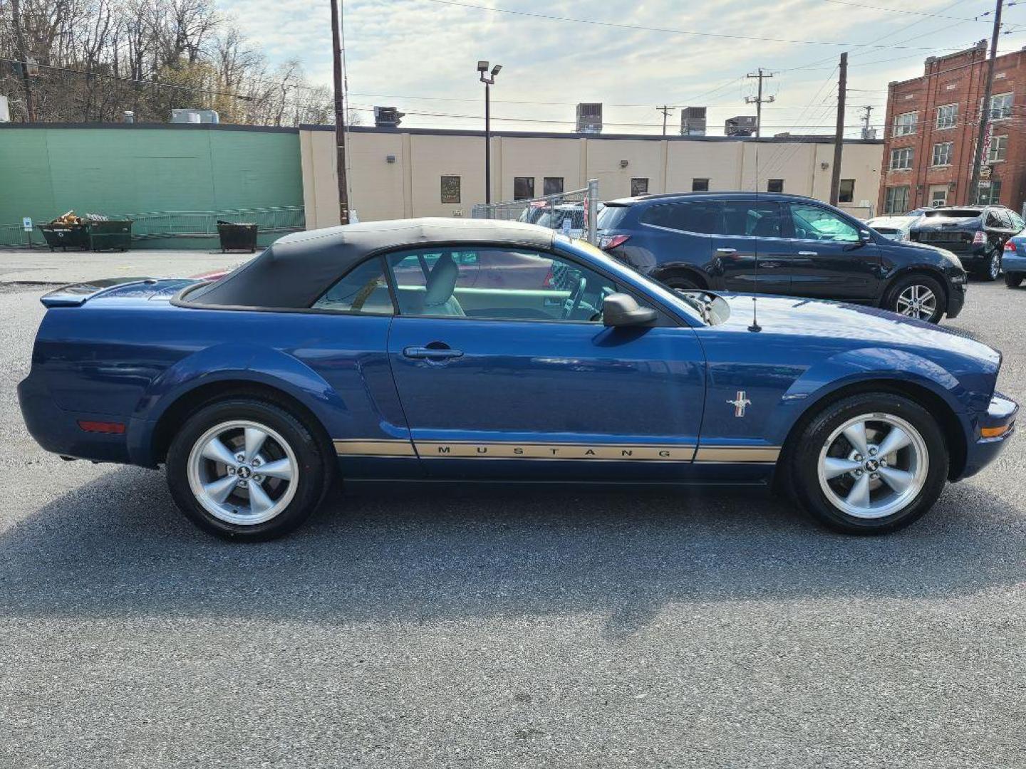 2007 BLUE FORD MUSTANG BASE (1ZVHT84N475) with an 4.0L engine, Automatic transmission, located at 117 North Cameron Street, Harrisburg, PA, 17101, (717) 963-8962, 40.266762, -76.875259 - WE FINANCE!!! Good Credit/ Bad Credit/ No Credit - ALL Trade-Ins Welcomed!!! ***Guaranteed Credit Approval*** APPLY ONLINE or CALL us TODAY ;) Internet Prices and Marketplace Prices are SPECIAL discounted ***CASH DEALS*** Retail Prices are higher. Please call us to discuss your cash and finan - Photo#5