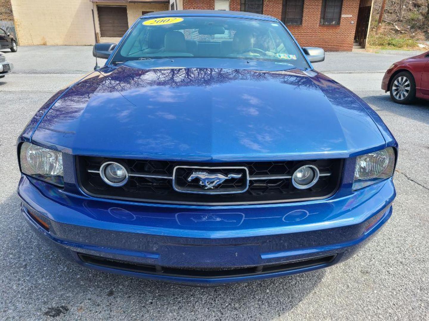 2007 BLUE FORD MUSTANG BASE (1ZVHT84N475) with an 4.0L engine, Automatic transmission, located at 117 North Cameron Street, Harrisburg, PA, 17101, (717) 963-8962, 40.266762, -76.875259 - WE FINANCE!!! Good Credit/ Bad Credit/ No Credit - ALL Trade-Ins Welcomed!!! ***Guaranteed Credit Approval*** APPLY ONLINE or CALL us TODAY ;) Internet Prices and Marketplace Prices are SPECIAL discounted ***CASH DEALS*** Retail Prices are higher. Please call us to discuss your cash and finan - Photo#7