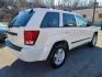 2007 WHITE JEEP GRAND CHEROKEE LAREDO (1J8GR48K37C) with an 3.7L engine, Automatic transmission, located at 117 North Cameron Street, Harrisburg, PA, 17101, (717) 963-8962, 40.266762, -76.875259 - WE FINANCE!!! Good Credit/ Bad Credit/ No Credit - ALL Trade-Ins Welcomed!!! ***Guaranteed Credit Approval*** APPLY ONLINE or CALL us TODAY ;) Internet Prices and Marketplace Prices are SPECIAL discounted ***CASH DEALS*** Retail Prices are higher. Please call us to discuss your cash and finan - Photo#5