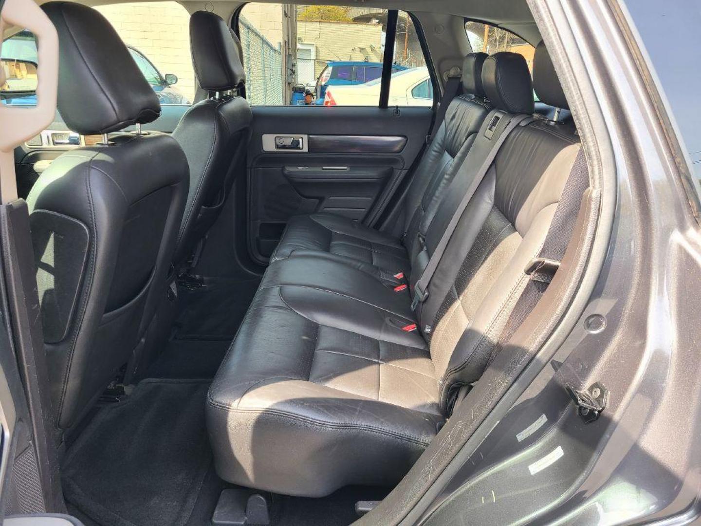 2007 GREY LINCOLN MKX AWD (2LMDU88C17B) with an 3.5L engine, Automatic transmission, located at 117 North Cameron Street, Harrisburg, PA, 17101, (717) 963-8962, 40.266762, -76.875259 - WE FINANCE!!! Good Credit/ Bad Credit/ No Credit - ALL Trade-Ins Welcomed!!! ***Guaranteed Credit Approval*** APPLY ONLINE or CALL us TODAY ;) Internet Prices and Marketplace Prices are SPECIAL discounted ***CASH DEALS*** Retail Prices are higher. Please call us to discuss your cash and finan - Photo#11