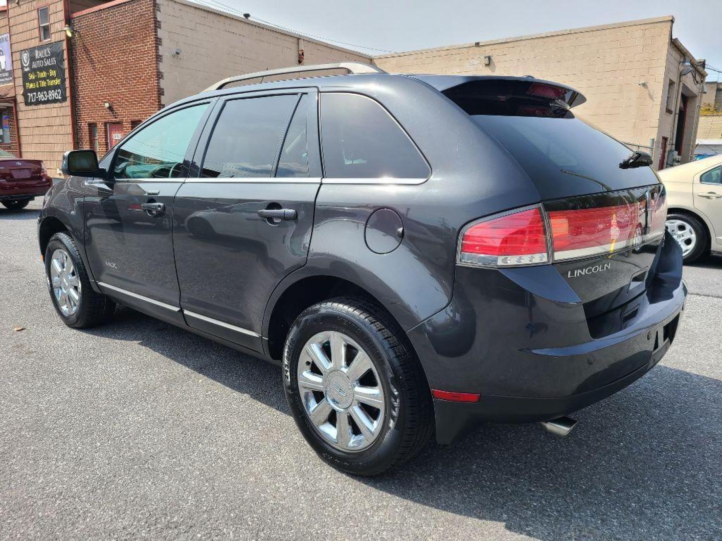 2007 GREY LINCOLN MKX AWD (2LMDU88C17B) with an 3.5L engine, Automatic transmission, located at 117 North Cameron Street, Harrisburg, PA, 17101, (717) 963-8962, 40.266762, -76.875259 - WE FINANCE!!! Good Credit/ Bad Credit/ No Credit - ALL Trade-Ins Welcomed!!! ***Guaranteed Credit Approval*** APPLY ONLINE or CALL us TODAY ;) Internet Prices and Marketplace Prices are SPECIAL discounted ***CASH DEALS*** Retail Prices are higher. Please call us to discuss your cash and finan - Photo#1
