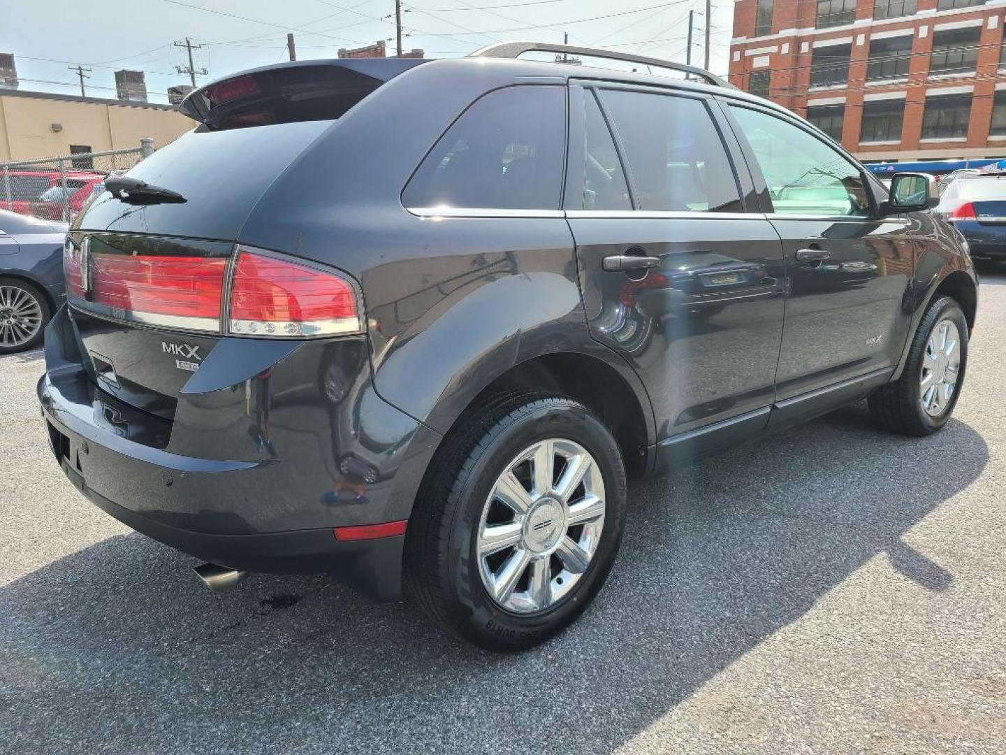 2007 GREY LINCOLN MKX AWD (2LMDU88C17B) with an 3.5L engine, Automatic transmission, located at 117 North Cameron Street, Harrisburg, PA, 17101, (717) 963-8962, 40.266762, -76.875259 - WE FINANCE!!! Good Credit/ Bad Credit/ No Credit - ALL Trade-Ins Welcomed!!! ***Guaranteed Credit Approval*** APPLY ONLINE or CALL us TODAY ;) Internet Prices and Marketplace Prices are SPECIAL discounted ***CASH DEALS*** Retail Prices are higher. Please call us to discuss your cash and finan - Photo#4